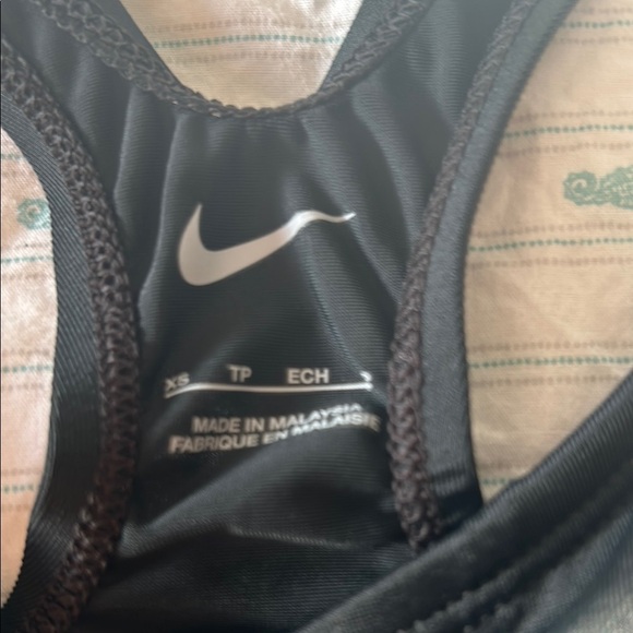 Nike Black and White Sports Bra - Picture 2 of 6